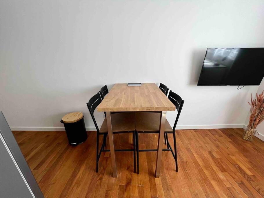 Appartement Climatise / Centre-Ville / 4 Personnes 贝桑松 外观 照片